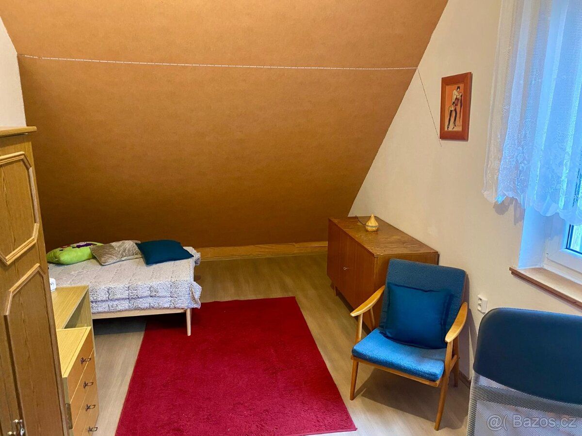 Nabízíme k pronajmutí pokoj v RD v klidné části Liberce. Pok