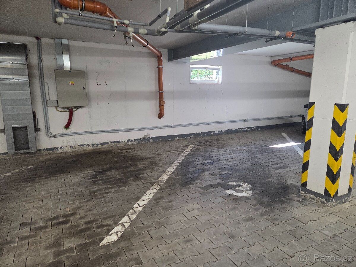 Nabízím k přímému prodeji komfortní vnitřní garážové stání v