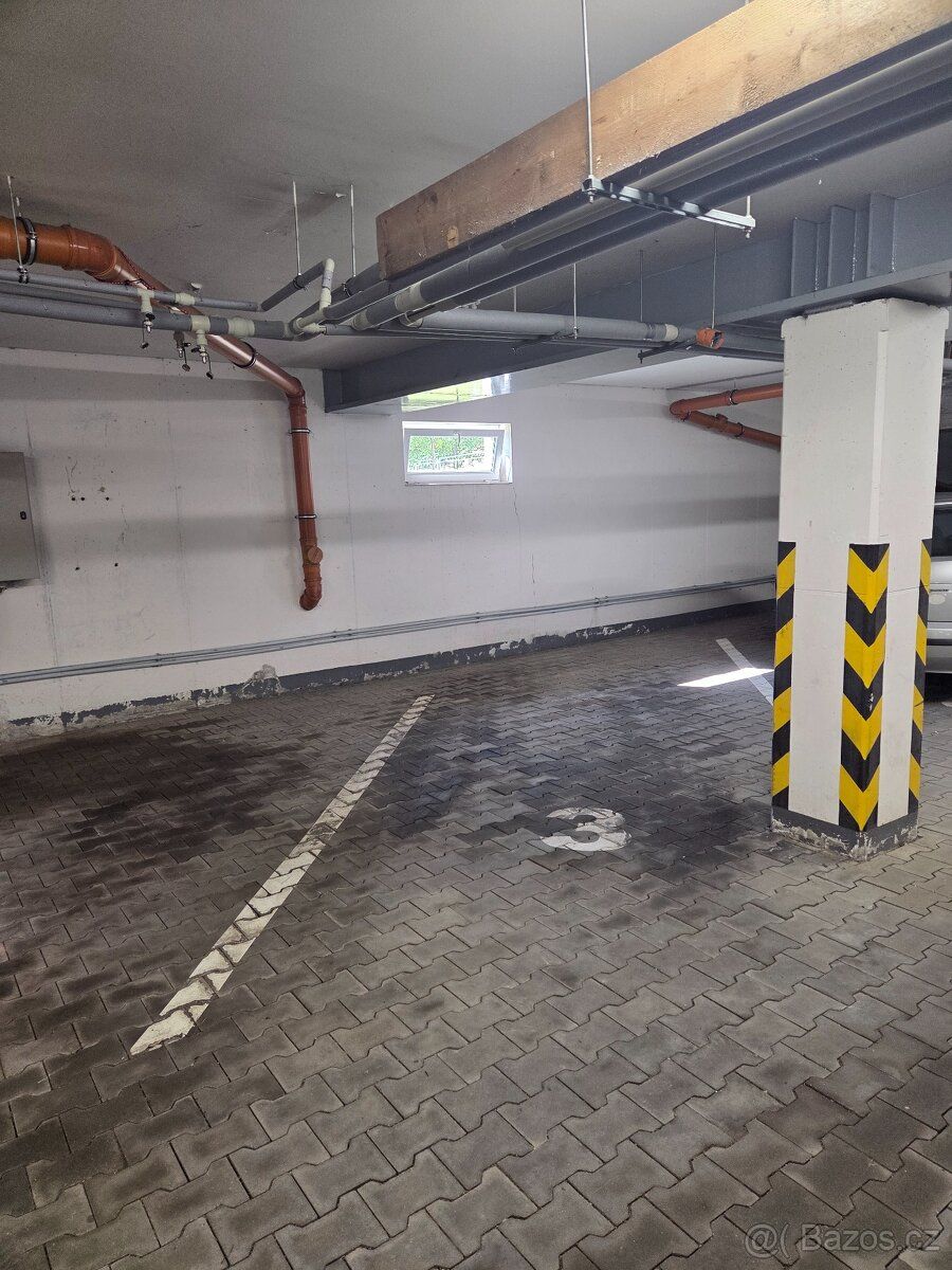 Nabízím k přímému prodeji komfortní vnitřní garážové stání v