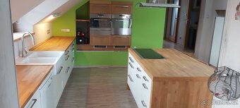 In the upper apartment 4+KK 180 m² + terrace 40 m² + balcony. Downstairs apartment 3+KK