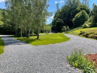 Prodám slunný stavební pozemek o rozloze 930 m2 v TRUTNOVĚ. 