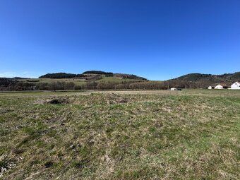 Jedná se o pozemek s výměrou 10 555 m², který je dle katastr
