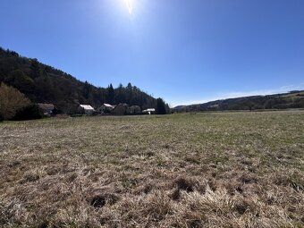 Jedná se o pozemek s výměrou 10 555 m², který je dle katastr