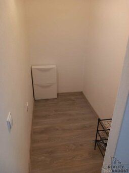 Nabízíme k pronájmu byt 1+1 s balkónem, ze kterého je krásný