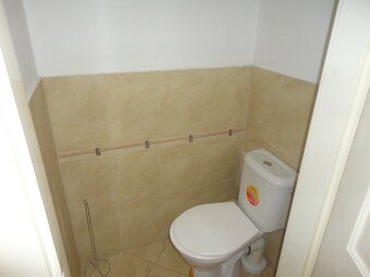 Nabízíme k pronájmu slunný byt 2+1, v centru, ulice Dornych 