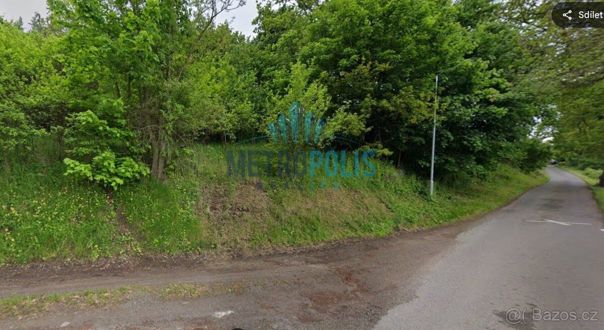 Nabízíme k prodeji slunnou, neoplocenou zahradu o celkové pl