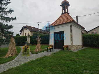 Nabízíme k prodeji prostorný vícegenerační dům v srdci obce 