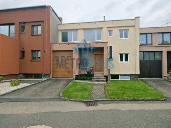 Hledáte prostorné a moderní bydlení v klidné a přitom skvěle
