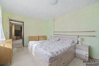 Dobrý den, ve výhradním zastoupení nabízíme k pronájmu rodin