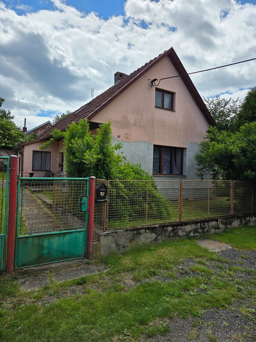 Nabízíme k pronájmu chatu v obci Vintířov. Obec se nachází c
