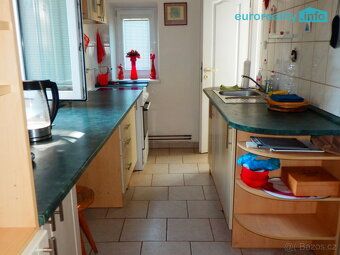 Nabízíme k prodeji chatu 195 m2 na pozemku 2 212 m2 v Dolníc