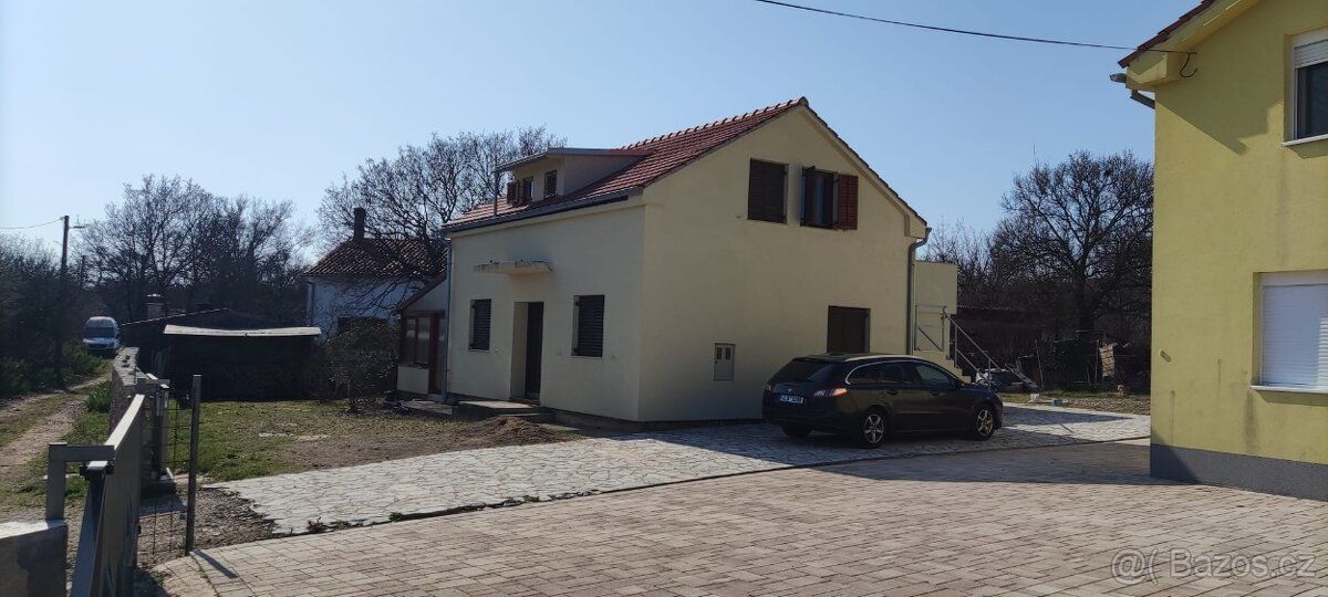 Prodám dům na ostrově krk o dvou bytových jednotkách. Pro in