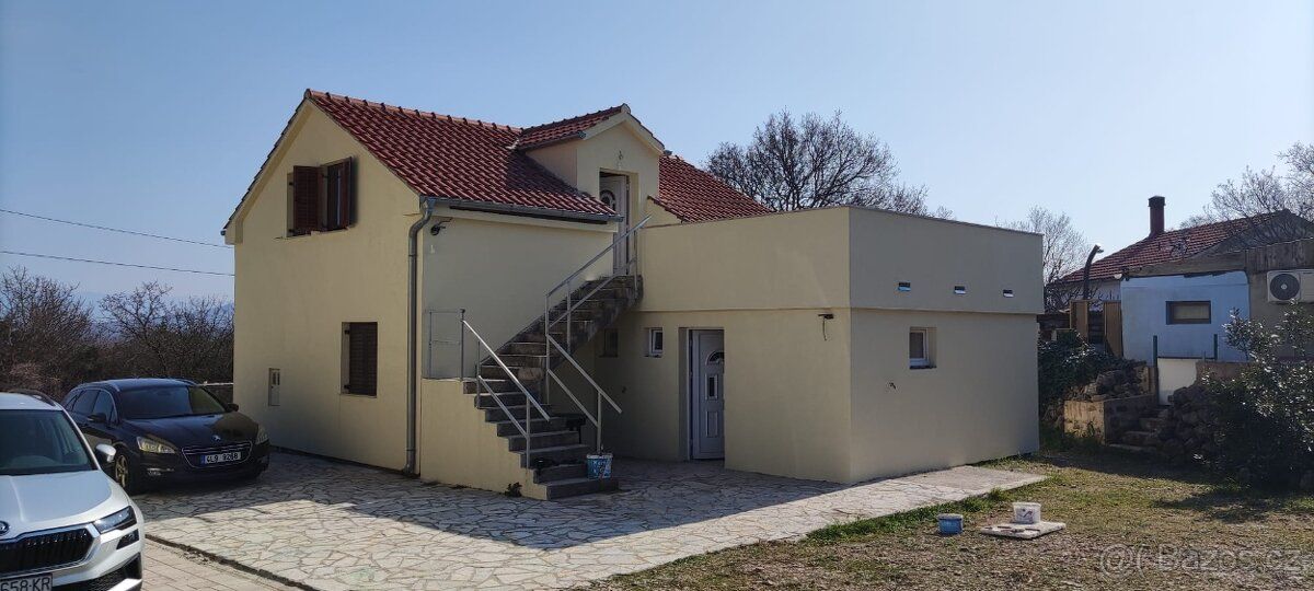 Prodám dům na ostrově krk o dvou bytových jednotkách. Pro in