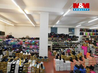 Nabízíme k pronájmu obchodní prostor v osobním vlastnictví v