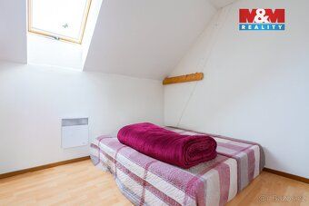 Nabízíme k prodeji komerčně-bytový objekt v Českých Velenicí