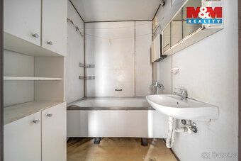 Nabízíme k prodeji prostorný byt 3+1 s lodžií o užitné ploše