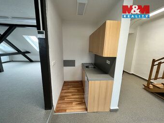 Nabízíme k pronájmu prostorné kancelářské prostory o velikos