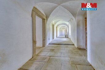 Nabízíme k prodeji unikátní historický areál s obrovským roz
