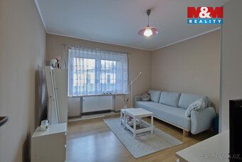 Nabízíme k prodeji prostorný rodinný dům v klidné části obce