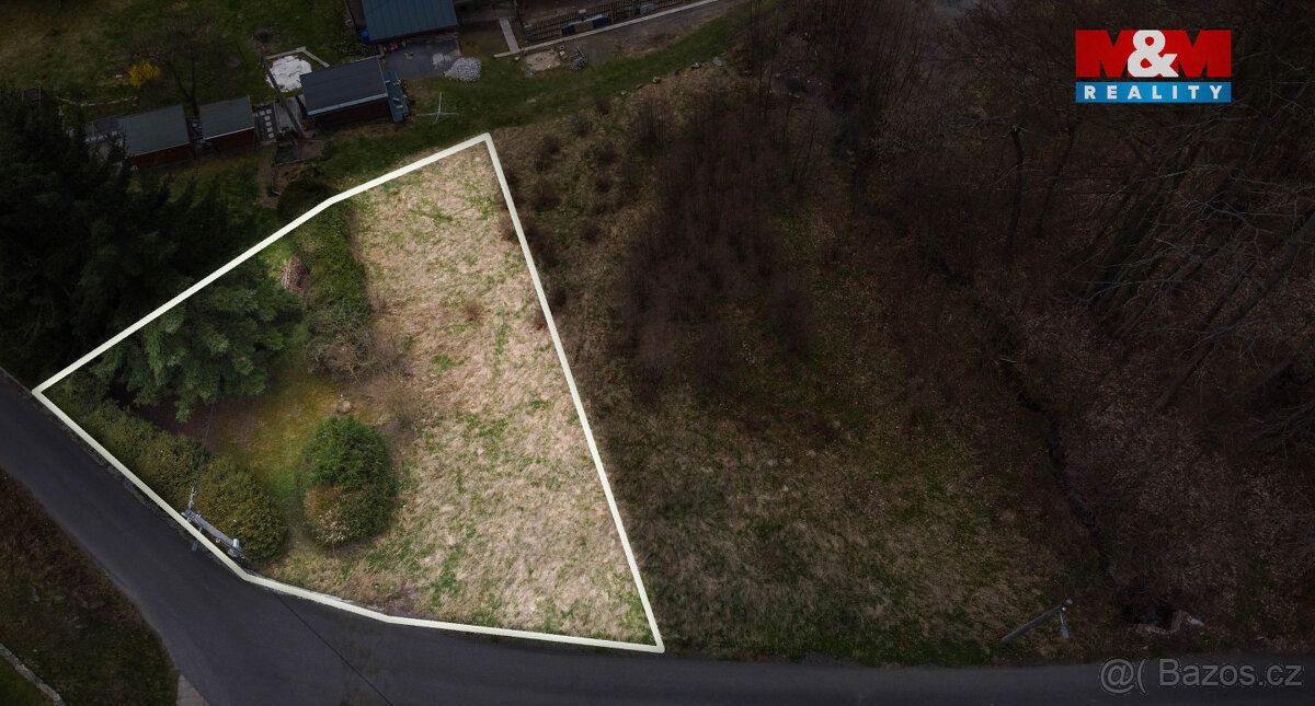 .Nabízíme ke koupi atraktivní stavební pozemek situovaný v k