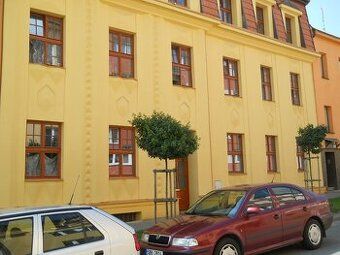 Po dohodě s manželkou nabízíme sdílené bydlení v bytě ženě, 