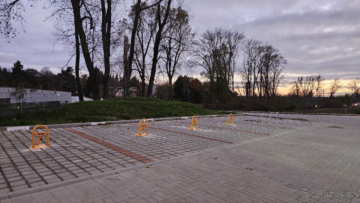 Nabízím k pronájmu parkovací místo na ulici sídliště Osvoboz