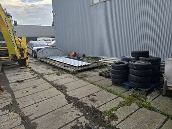 Nabízíme stání od osobních automobilů, přes stavební stroje,