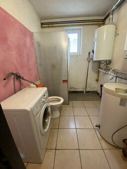 Pronajmu samostatný podkrovní jednolůžkový pokoj ( není souč