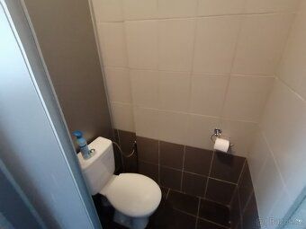 Sklad, dílna, firemní zázemí, prodejna cca 175 m2 v Jablonci