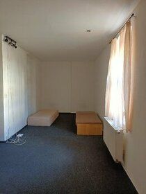 Nabízíme pronájem bytu 1+kk o velikosti 34 m2 ve 4. patře v 