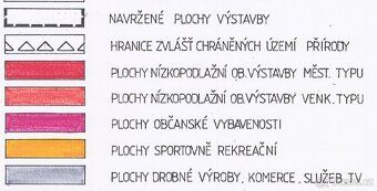 Dostupný pozemek k bydlení, kousek od centra a občanské obsl