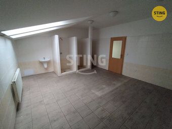 Nabízíme k pronájmu celé patro po jednotlivých kancelářích v