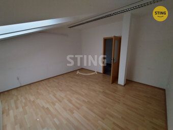Nabízíme k pronájmu celé patro po jednotlivých kancelářích v