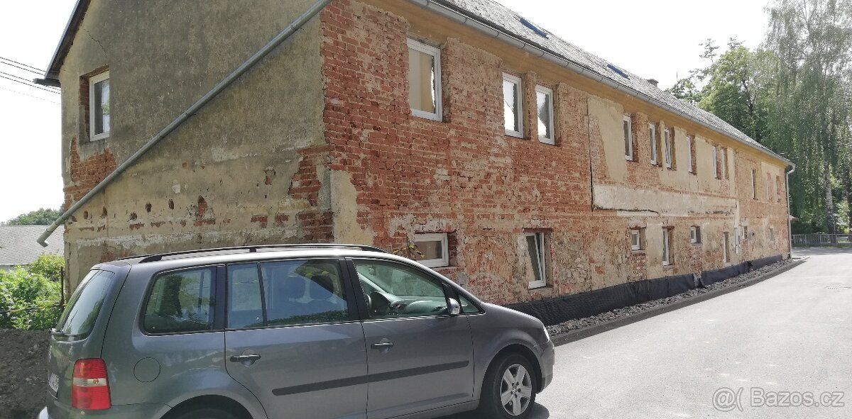 Prodám cca 100let starý cihlový dům, který byl využíván jak 