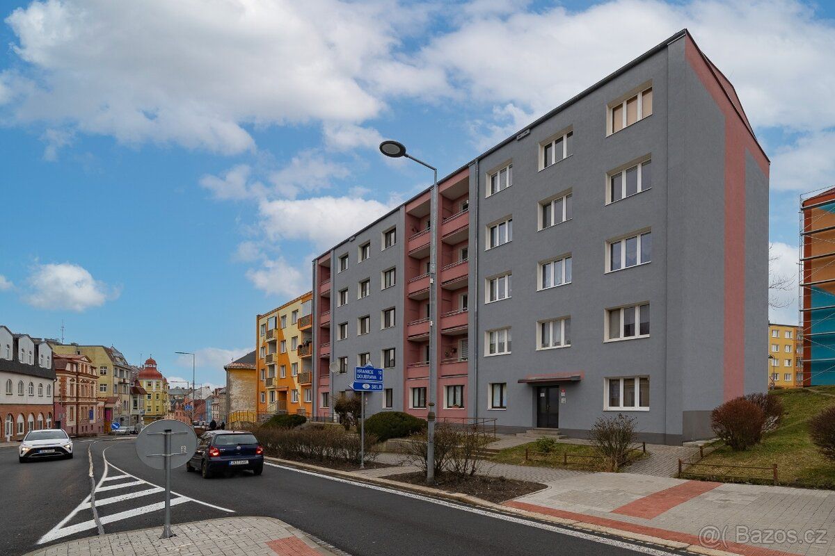 Pronajmu utulny Byt 1+1 36m² na Hlavni ulici v panelovem dom