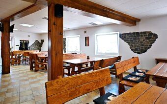 Nabízíme k přenechání kompletně vybavený restaurační provoz 