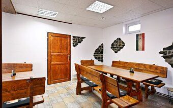 Nabízíme k přenechání kompletně vybavený restaurační provoz 
