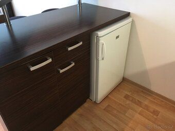 Nabízíme k pronájmu částečně zařízený byt 1+kk, 32m2, s kuch