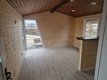 Dům o velikosti 40m2, 2kk, nový. Venkovní srubové palubky, v