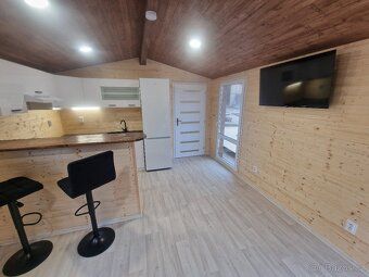 Dům o velikosti 40m2, 2kk, nový. Venkovní srubové palubky, v