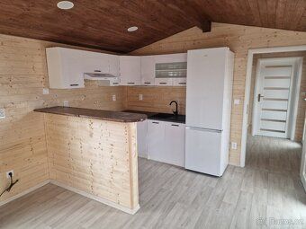Dům o velikosti 40m2, 2kk, nový. Venkovní srubové palubky, v