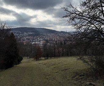 Nabízíme k prodeji rozlehlý stavební pozemek o výměře 3027 m