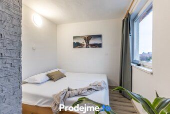 Ev.č. 100198 Světlý rodinný dům v klidné části Hevlína s mož