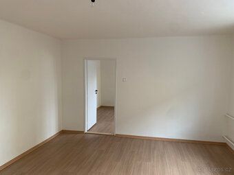 Nabízíme k prodeji prostorný byt 3+1 v osobním vlastnictví b