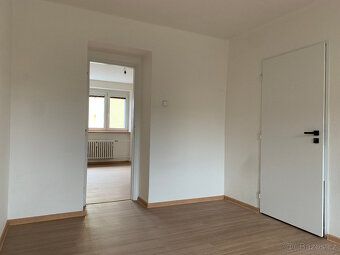 Nabízíme k prodeji prostorný byt 3+1 v osobním vlastnictví b