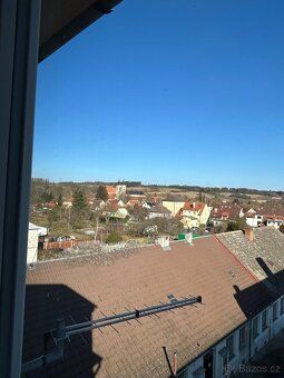 ve 3. patře (podkroví) činžovního domu v ul. Masarykovaužitn