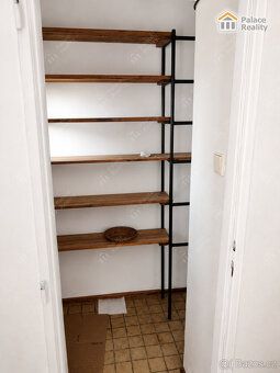 Hledáte rodinný dům s prostorným příslušenstvím v Hradci Krá