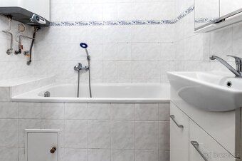 Nabizime pronajem bytu 3+1 v Holicich, ulice Na Balkane. Jed