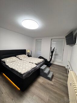 # Pronájem prostorného zrekonstruovaného bytu 90 m² s lodžií