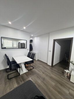 # Pronájem prostorného zrekonstruovaného bytu 90 m² s lodžií